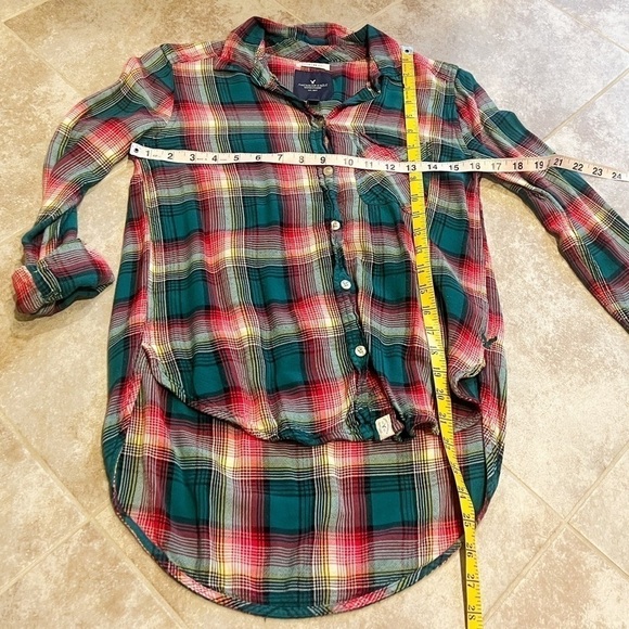 American Eagle boyfriend fit high low plaid button down top red green xs - Picture 3 of 8